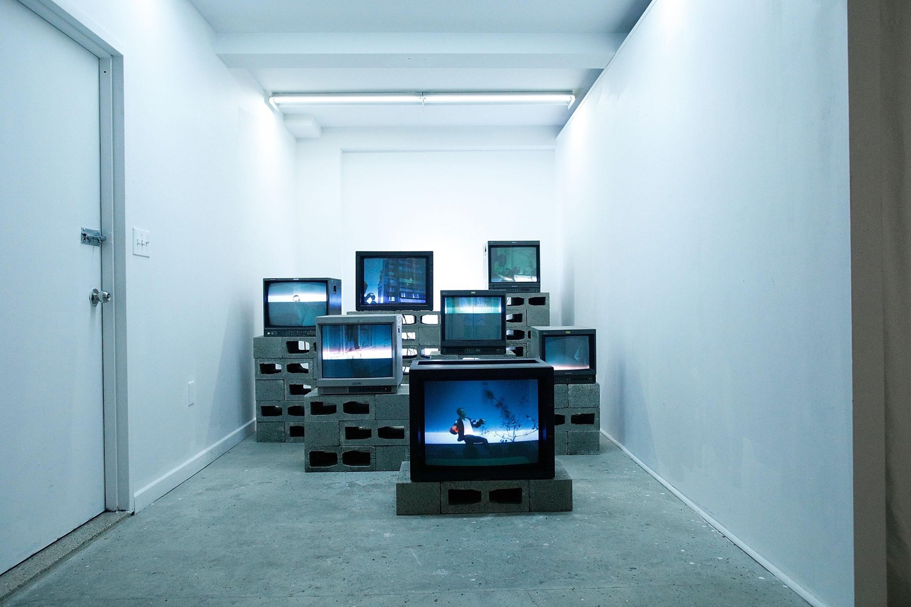 Troya Installation - Gordon Von Steiner