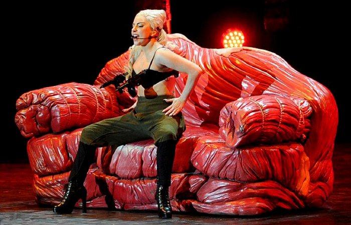 LADY GAGA - BORN THIS WAY BALL