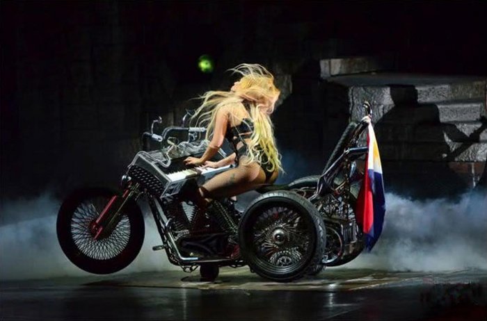 LADY GAGA - BORN THIS WAY BALL