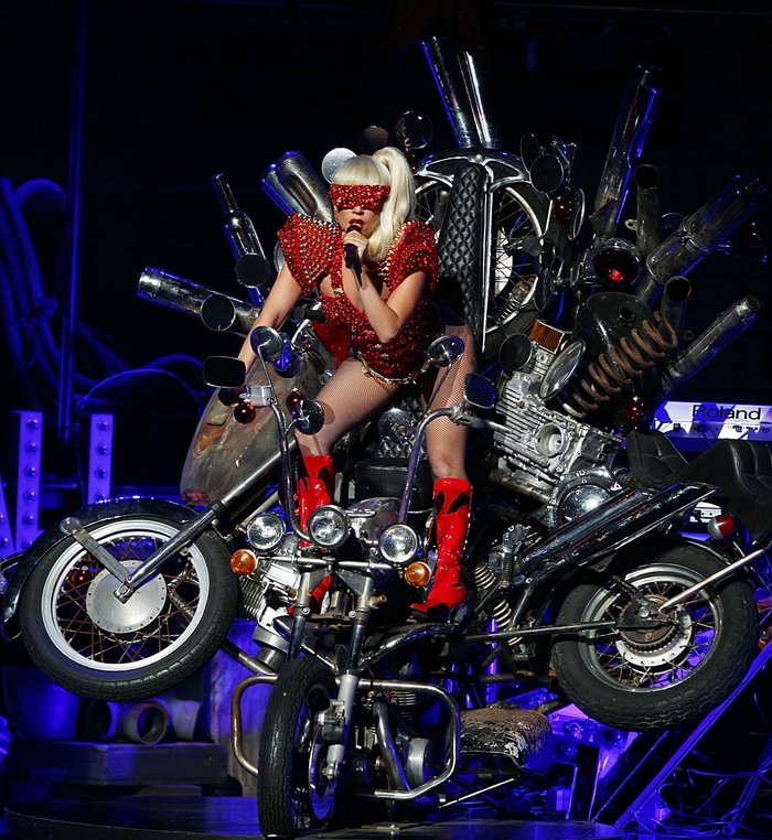 LADY GAGA - JINGLE BALL