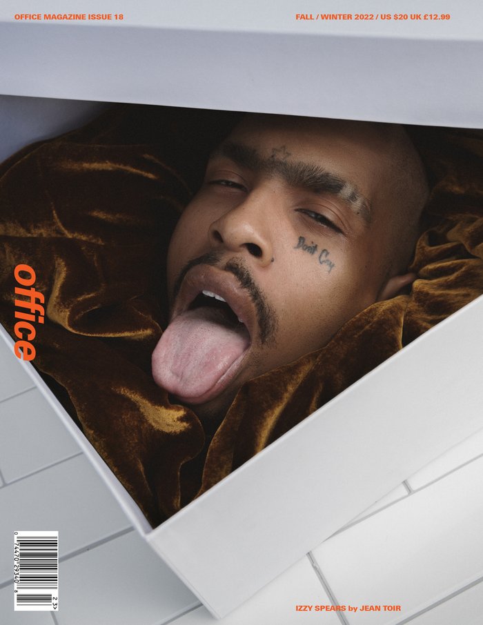 OFFICE MAG - IZZY SPEARS