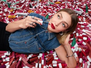 MAYBELLINE X GIGI HADID - AMY TROOST