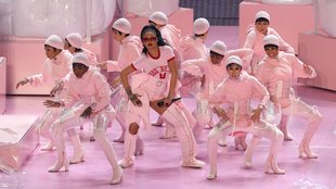 Rihanna - MTV VMA's - Dancers Only